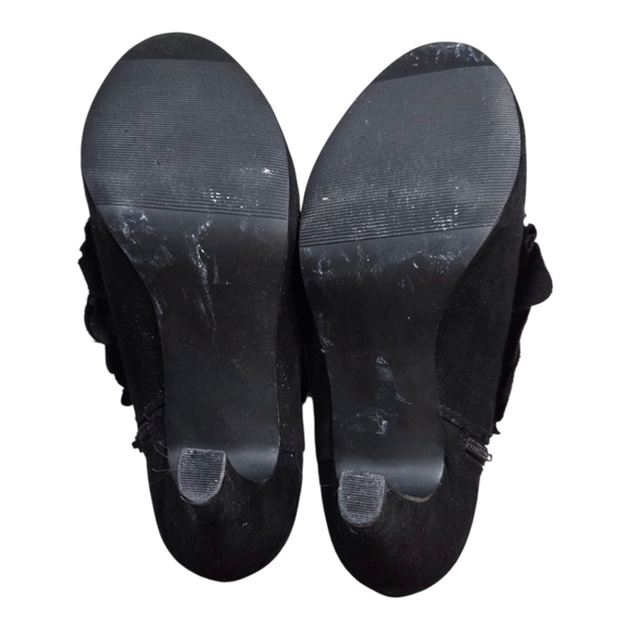 Madden Girl Black Ankle Booties with Ruffle Detail Size 6 1/2   4 Inch Heel - Picture 4 of 6